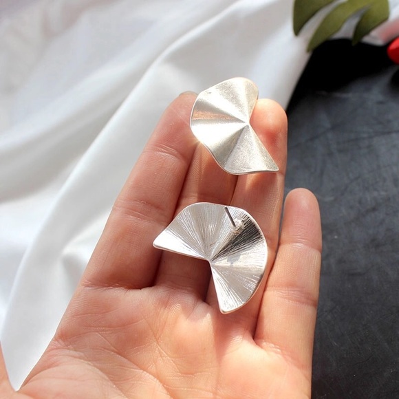 Jewelry - Solid Metal Geometric Earrings